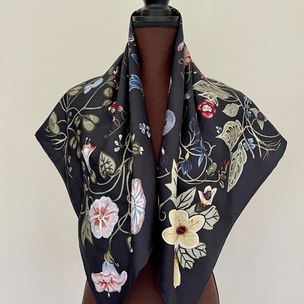 New Authentic Gucci Scarf Flora Knight Print Black Multicolor Silk Scarf… - Picture 15 of 16